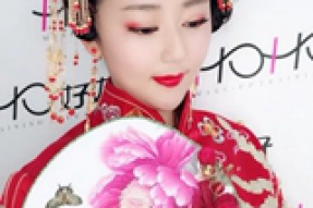 兰州美容化妆培训--朱唇似火，浅笑含眉，为君挽起三千青丝！